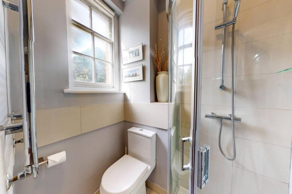 Modern 2 Bed Flat - The Black Dog Pub - 6 Mins From Vauxhall Station Лондон