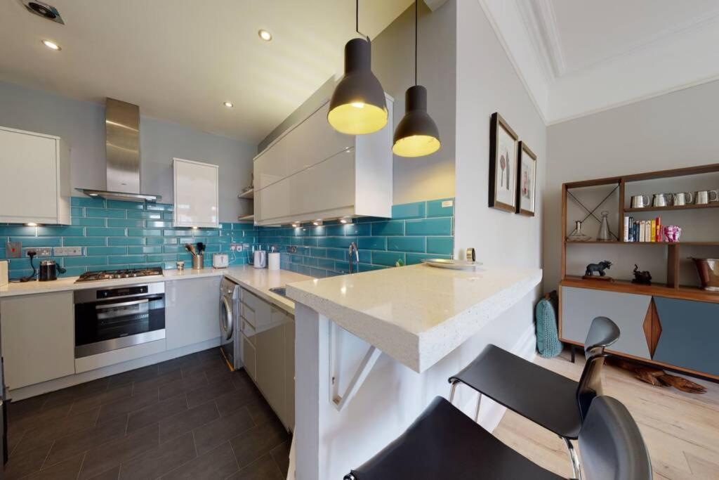 Modern 2 Bed Flat - The Black Dog Pub - 6 Mins From Vauxhall Station * Лондон