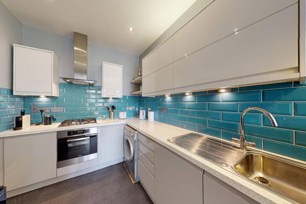 Modern 2 Bed Flat - The Black Dog Pub - 6 Mins From Vauxhall Station * Лондон
