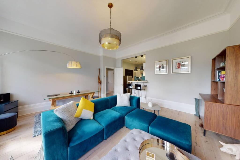 Modern 2 Bed Flat - The Black Dog Pub - 6 Mins From Vauxhall Station * Лондон